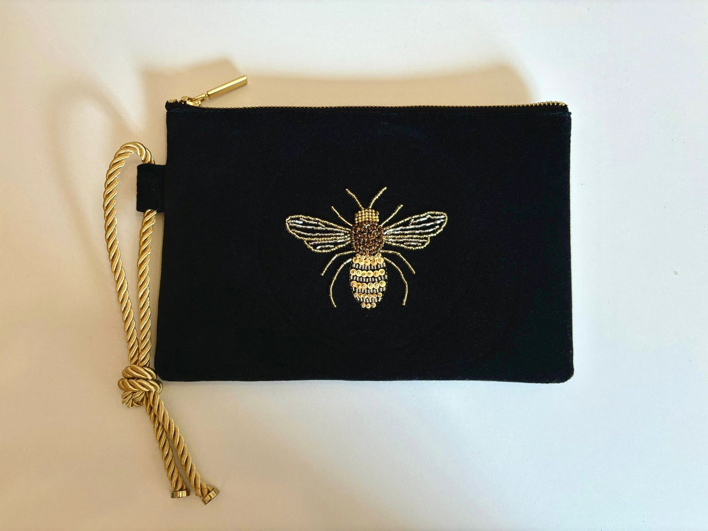 Clutch Bug Abeja Negra